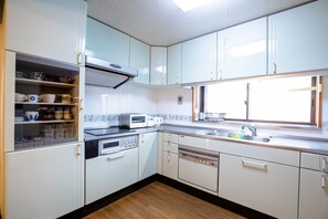 Villa, 6 Bedrooms | Private kitchen | Fridge, microwave, oven, stovetop - Id Stay Kawaguchiko (Fujikawaguchiko)