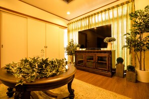 Villa, 6 Bedrooms | Television - Id Stay Kawaguchiko (Fujikawaguchiko)