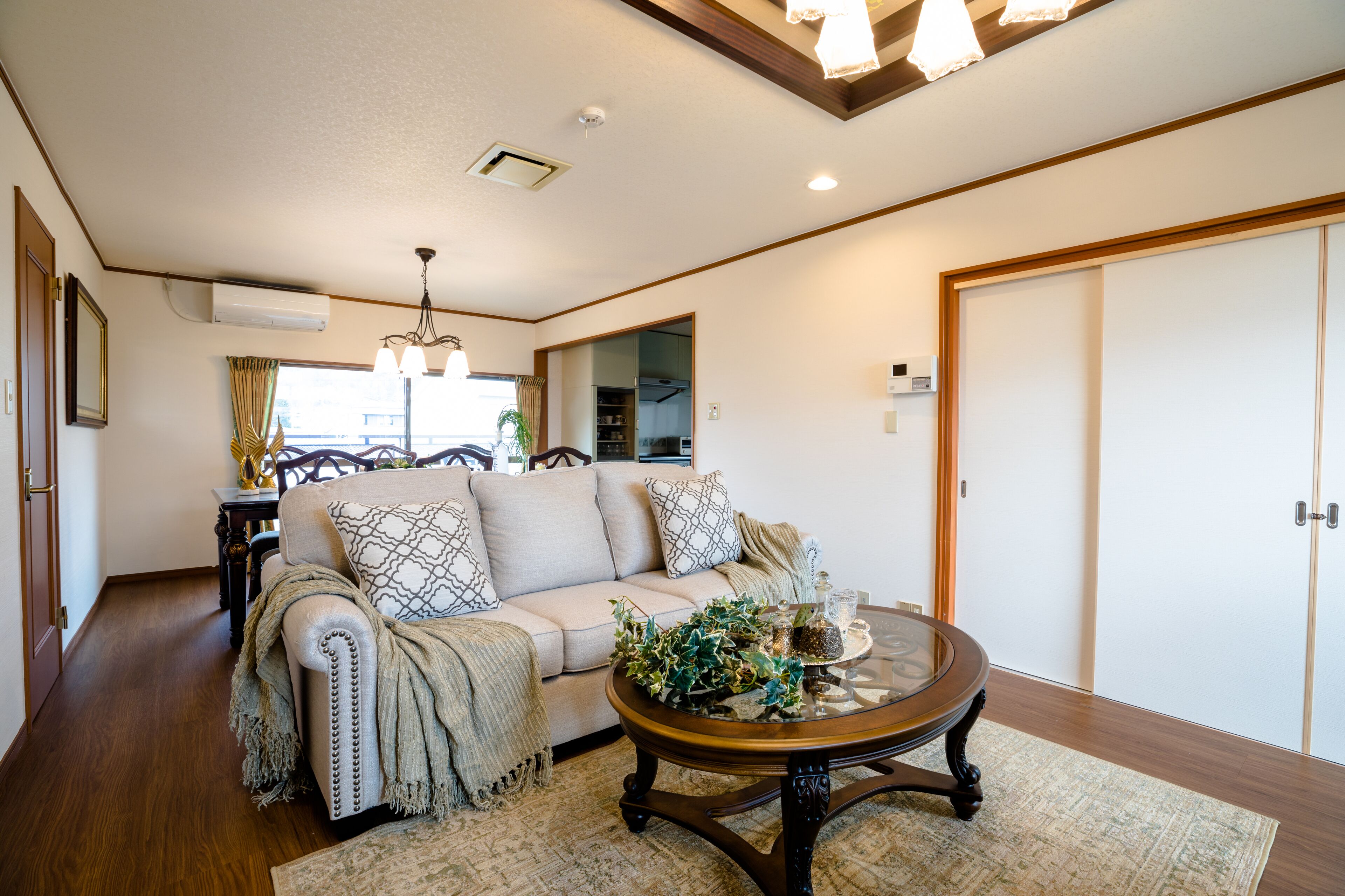 Villa, 6 habitaciones | Área de sala de estar | Televisión de pantalla plana 