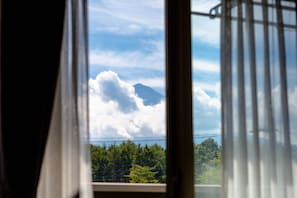 House, 3 Bedrooms | Balcony view