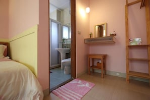 Quadruple Room (Sunny)
