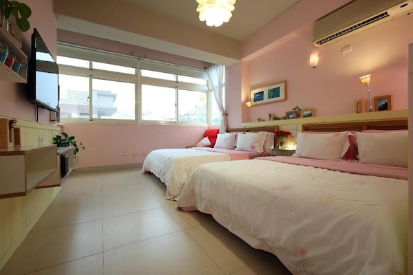 Quadruple Room (Sunny) | Desk, blackout drapes, soundproofing, free WiFi