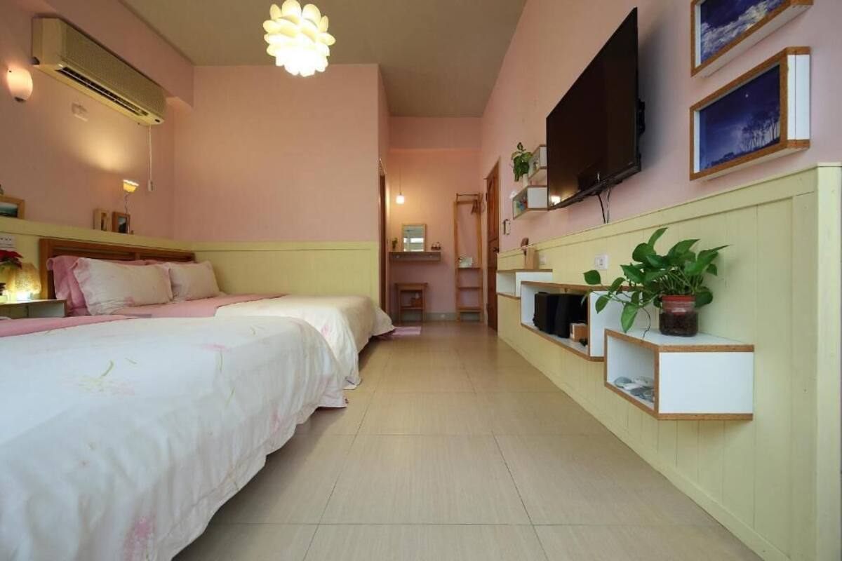 Quadruple Room (Sunny) | Desk, blackout drapes, soundproofing, WiFi (free)