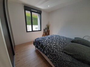 3 habitaciones, tabla de planchar con plancha y wifi gratis 