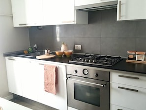 Private kitchen - Gretel Modern Apartment (Bergamo)