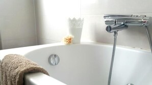 Apartment | Bathroom - Gretel Modern Apartment (Bergamo)