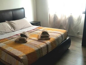Apartment | 3 bedrooms, premium bedding, down comforters, iron/ironing board - Gretel Modern Apartment (Bergamo)