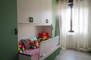 Apartment | 3 bedrooms, premium bedding, down comforters, iron/ironing board - Gretel Modern Apartment (Bergamo)