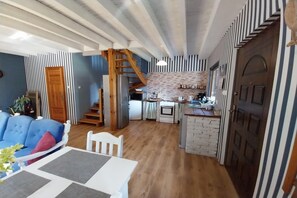 Smart TV, fireplace, DVD player