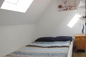 3 bedrooms, travel cot, WiFi