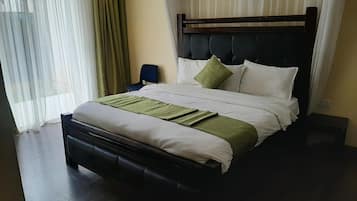 1 chambre, fer et planche à repasser, lits bébé (gratuits)