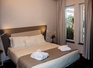 Apartament Deluxe | Caixa forta a l'habitació i escriptori 