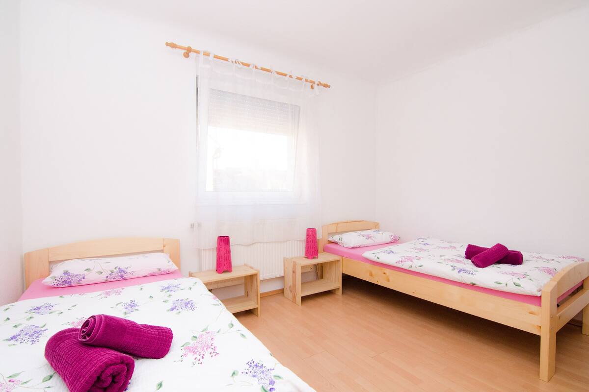 Twin Room | Free WiFi