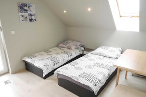 5 bedrooms, free WiFi - Family House near Baltic Sea and Szczecin Lagoon (Dargobadz)