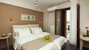 3 bedrooms, travel cot, free WiFi - Adele Villa with Pool & Terrace (Adele)