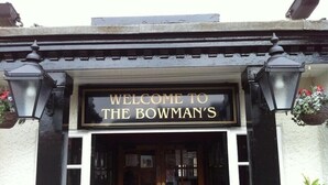 A sign welcoming visitors to The Bowman's. - Bowmans Hotel (Goole)