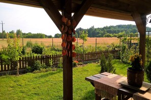 Outdoor dining - Holiday Home in Kolczewo near Baltic Beaches (Kolczewo)