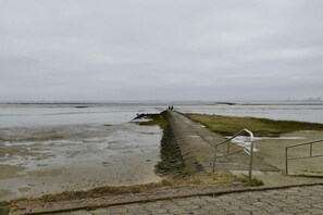 Beach nearby - Ferienhaus Amalie, Burhave (Burhave)
