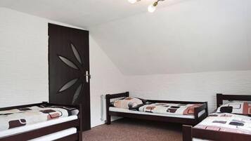 2 bedrooms, travel crib, free WiFi