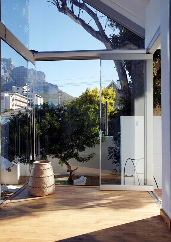 Interior - Awesome self-catering accommodation in the heart of Cape Town (Cape Town)