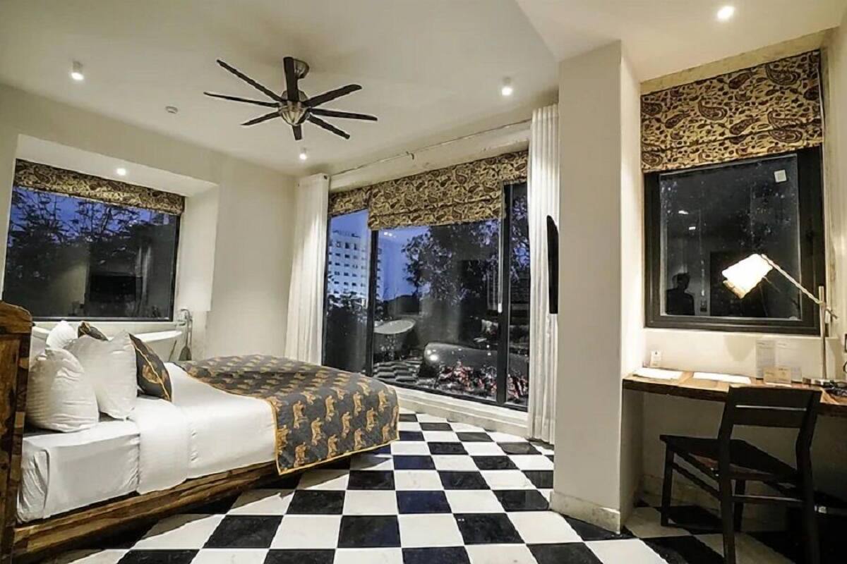 Premium bedding, down duvets, minibar, in-room safe