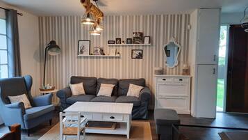 TV, fireplace, ping pong, offices