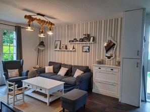 TV, lareira, mesa de pingue-pongue, escritórios