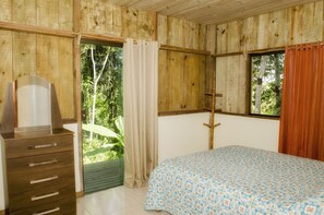 2 makuuhuonetta, työpöytä, ilmainen Wi-Fi, vuodevaatteet