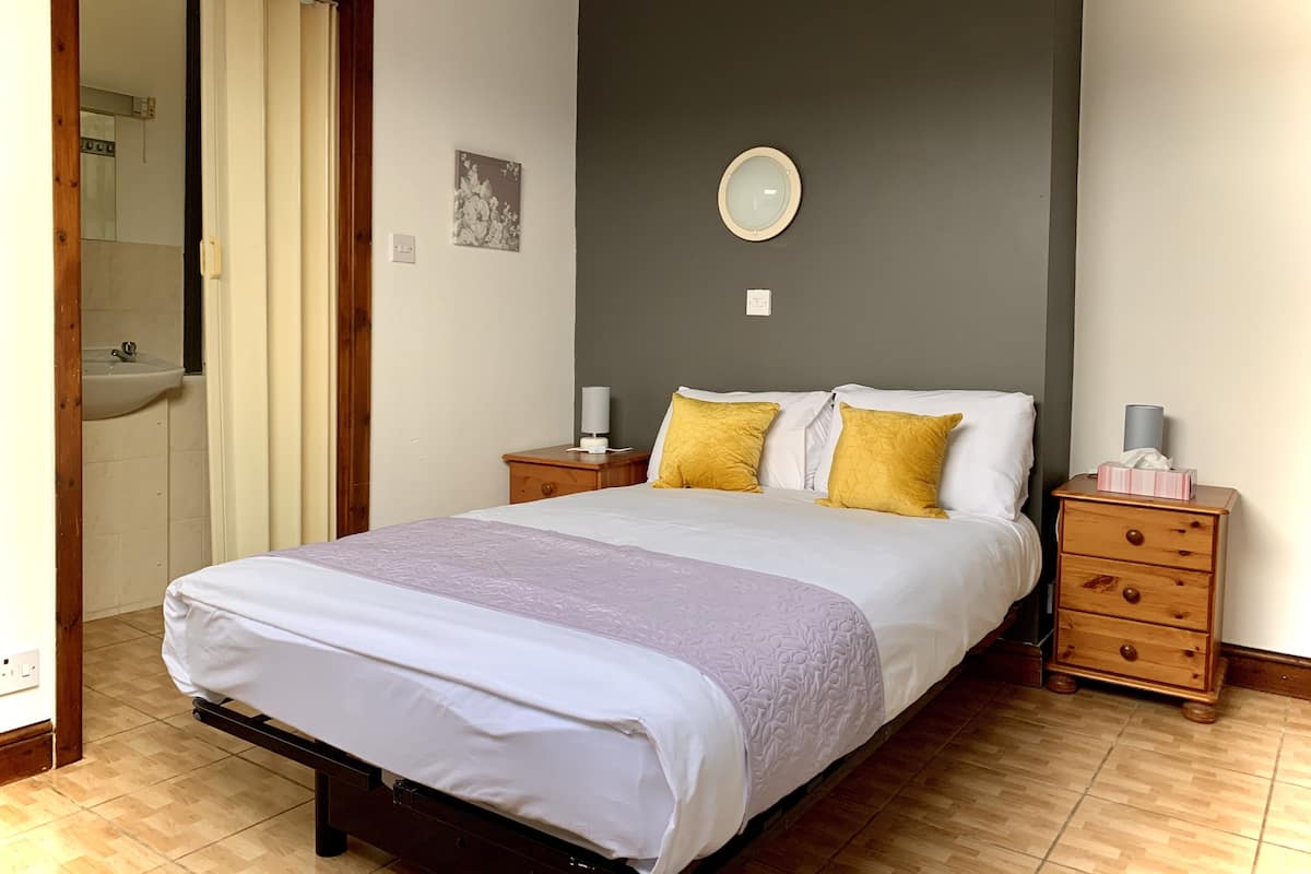 Attic Small Double En-Suite with Kitchenette | Blackout drapes, iron/ironing board (on request), WiFi (free)