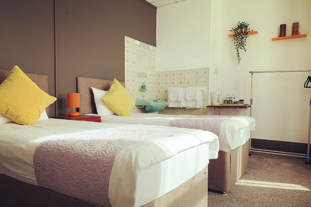 Twin Guest Room (Shared Bathroom) | Blackout drapes, iron/ironing board (on request), WiFi (free)