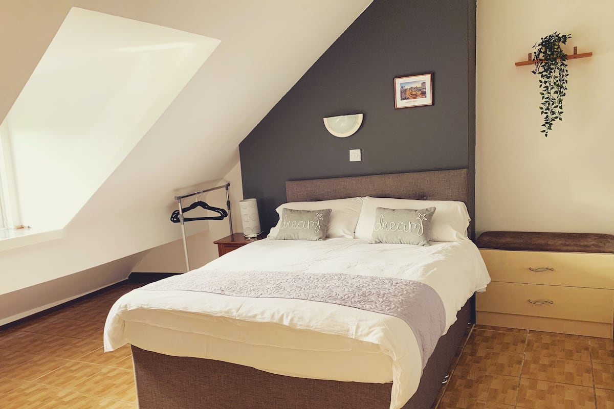 Attic Double/Family Triple En-Suite with Kitchenette | Blackout drapes, iron/ironing board (on request), WiFi (free)