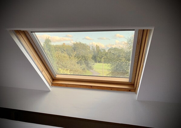 Chambre Triple Standard, 3 lits une place | Vue sur le parc