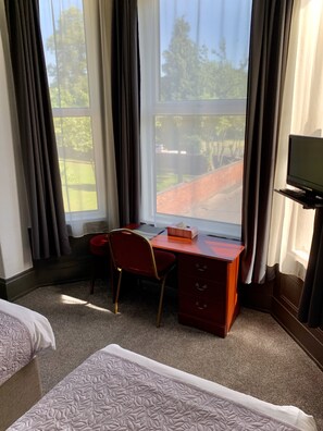 Basic-Zweibettzimmer, 2 Einzelbetten, Parkblick | Ausblick vom Zimmer