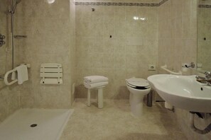 Shower, hair dryer, bidet, towels - Residence Villa Pitiana at Donnini (Donnini)