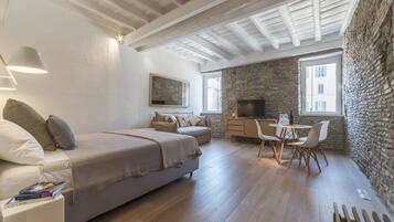 1 Schlafzimmer, BĂŒgeleisen/BĂŒgelbrett, WLAN, BettwĂ€sche