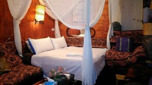 Double Room | Blackout drapes, free WiFi, bed sheets - Backpacker Guest Home (Zhubei)