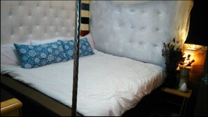 Blackout drapes, free WiFi, bed sheets - Backpacker Guest Home (Zhubei)