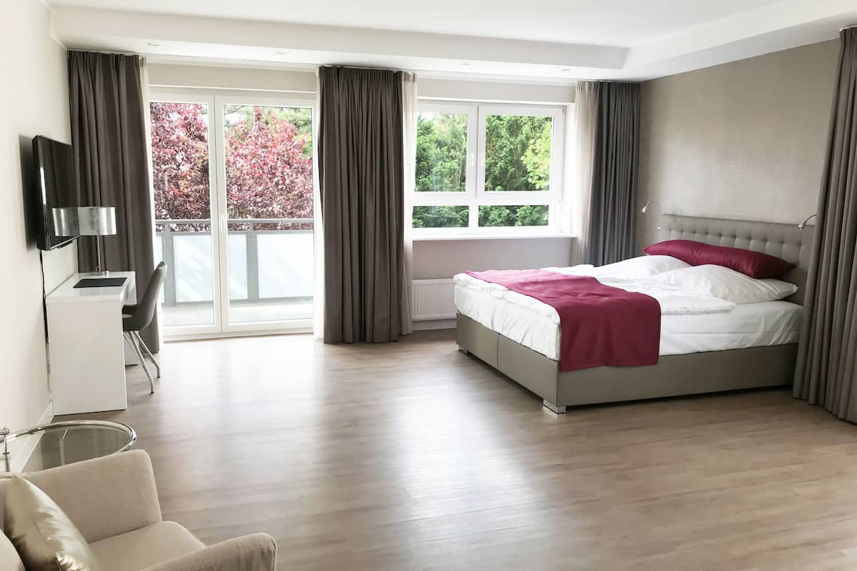 Deluxe-Doppelzimmer | Schreibtisch, laptopgeeigneter Arbeitsplatz, schallisolierte Zimmer
