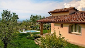 Unclassified image, 4 of 38, button - Apartment in Tuscany with Pool & Golf Access (Gambassi Terme)