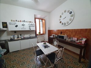 Desayuno autoservicio gratuito y diario