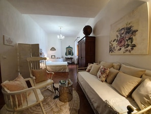 Habitación Deluxe, baño privado | Decoración individual, mobiliario individual, wifi gratis