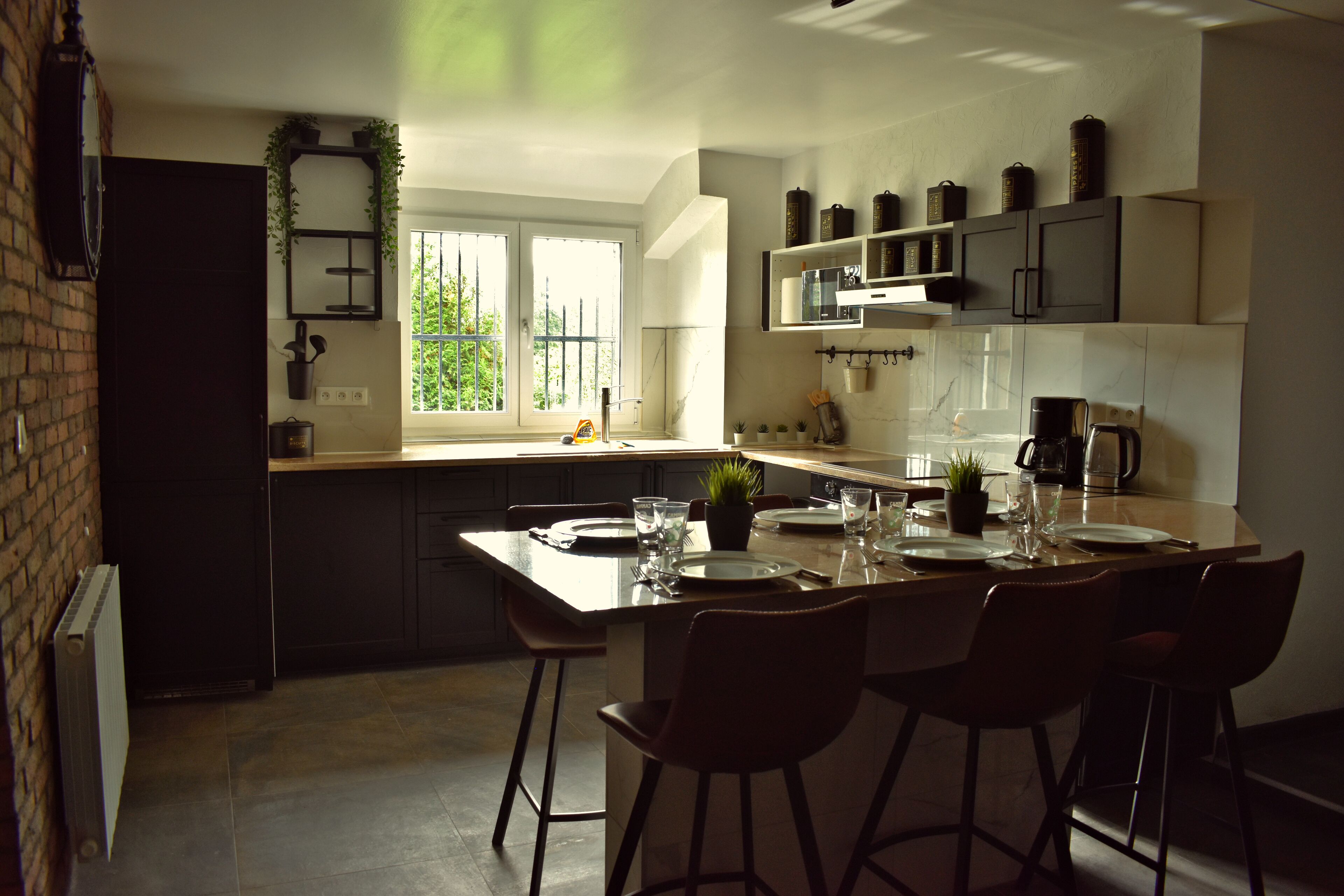 Industrial Style Apartment | Private kitchen | Microwave, cleaning supplies