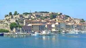 A coastal town with historic buildings and a fortified hill. - Residence La Chiusa di Rio, Rio nell'Elba (Rio nell'Elba)