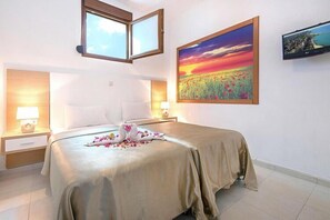 2 bedrooms, iron/ironing board, travel crib, free WiFi