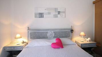 2 Schlafzimmer, Reisekinderbett