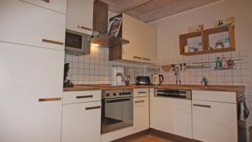 KĂŒhlschrank, Mikrowelle, Ofen, Herdplatte