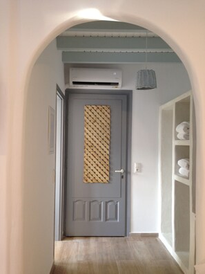 ベーシック アパートメント ガーデンビュー | アイロン / アイロン台、WiFi (無料)、ベッドシーツ