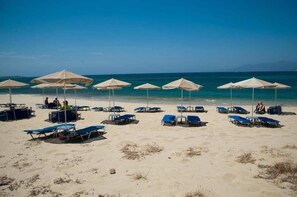 Beach nearby - Maistrali Studios & Apartments (Naxos)