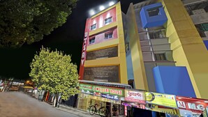 A multi-story building with a sign for 'Karimakar Jewellery House' on the ground floor. - Treebo Dreamland Guest House (Barasat)