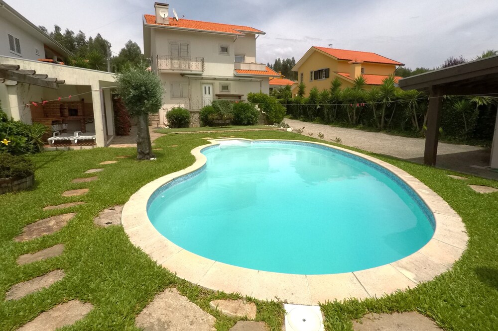 Valadas Guest House - 4 Bedroom Villa with Pool
